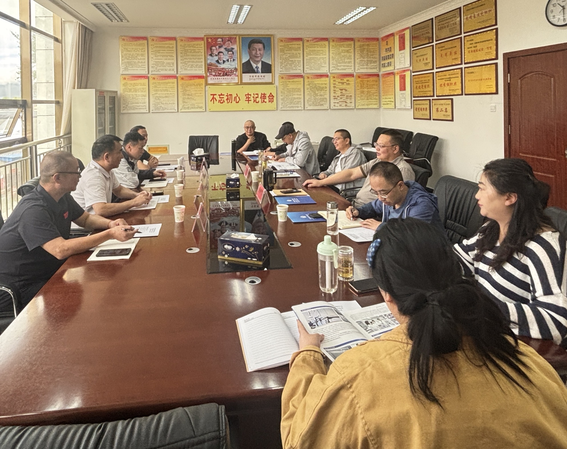 携手共研 探索未来 | 测试中心主任徐小华带队调研西藏地勘局中心实验室