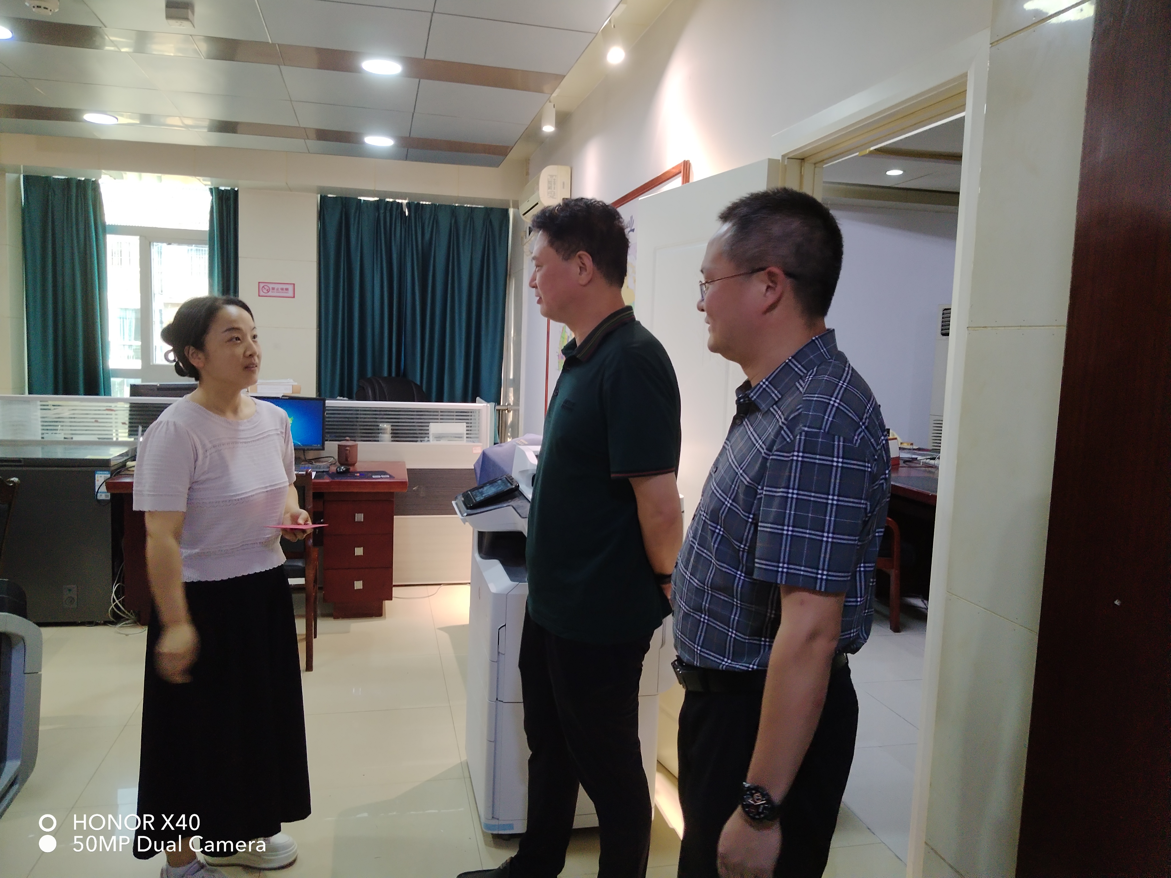 吴兵良“七一”走访慰问困难党员 传递组织温暖