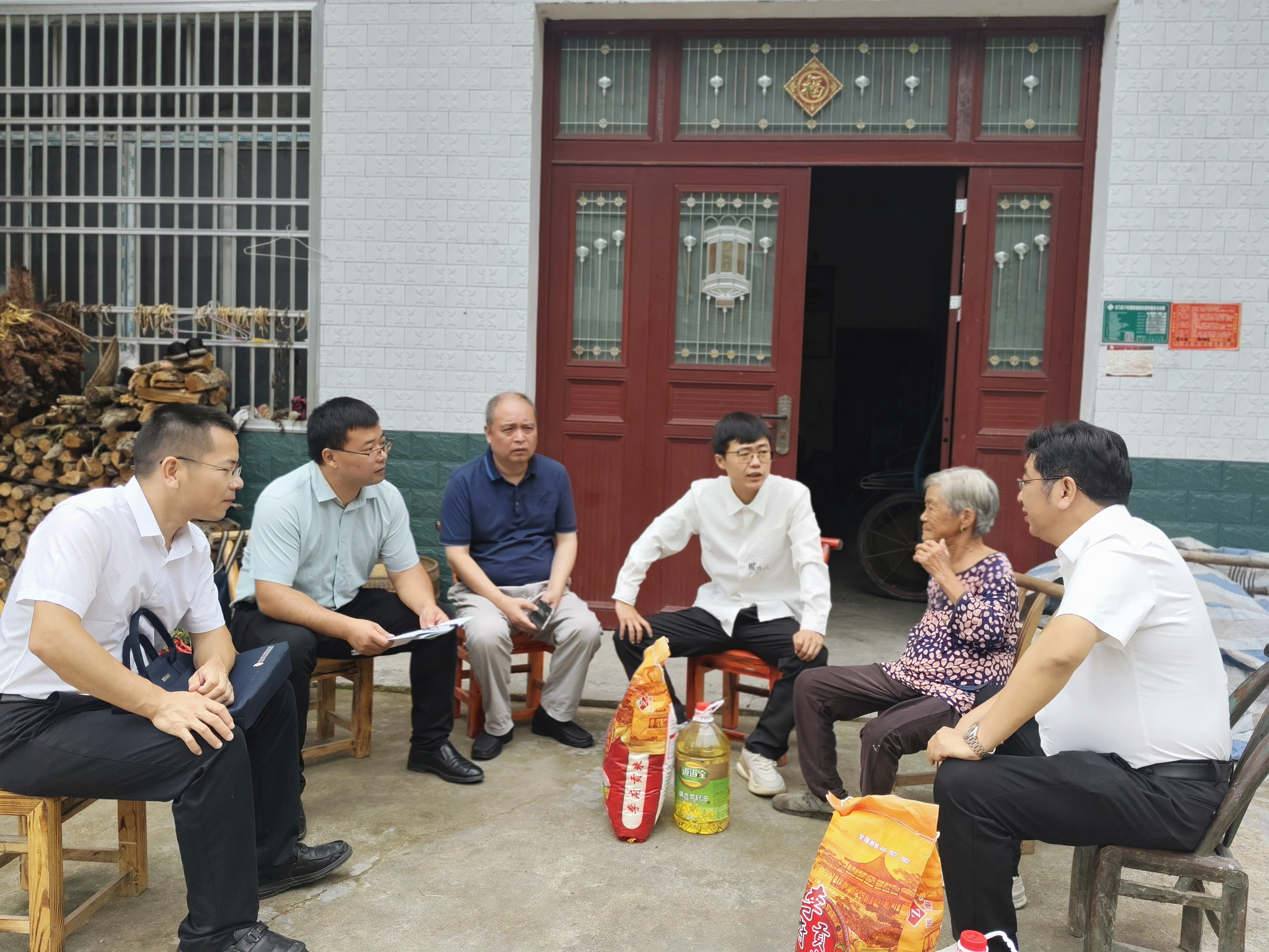 湖南省地质院工矿所：走访慰问暖民心 精准帮扶促振兴