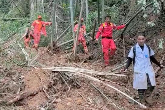 直击一线13