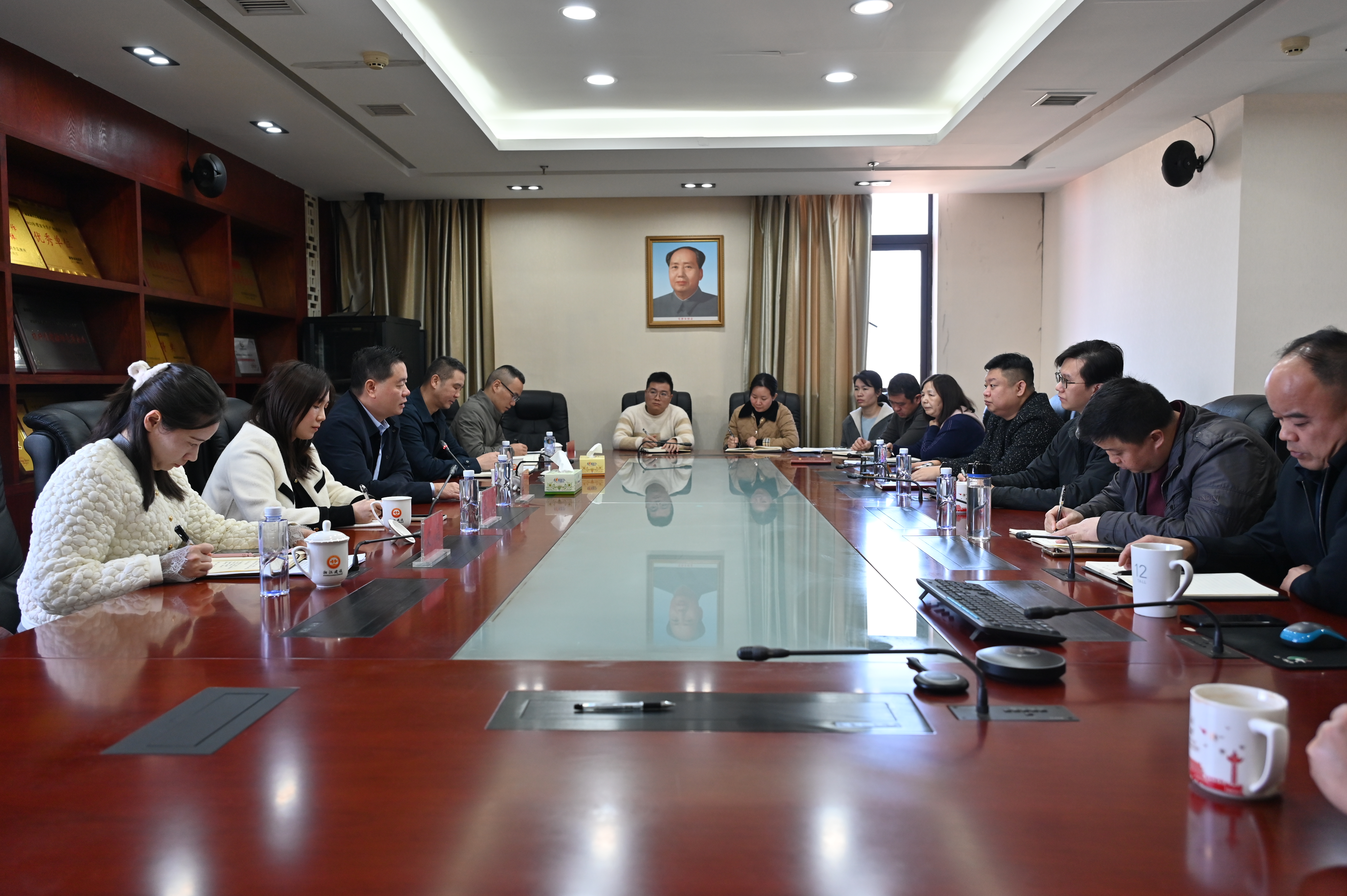 李剑雄到湘江公司开展“走找想促”调研