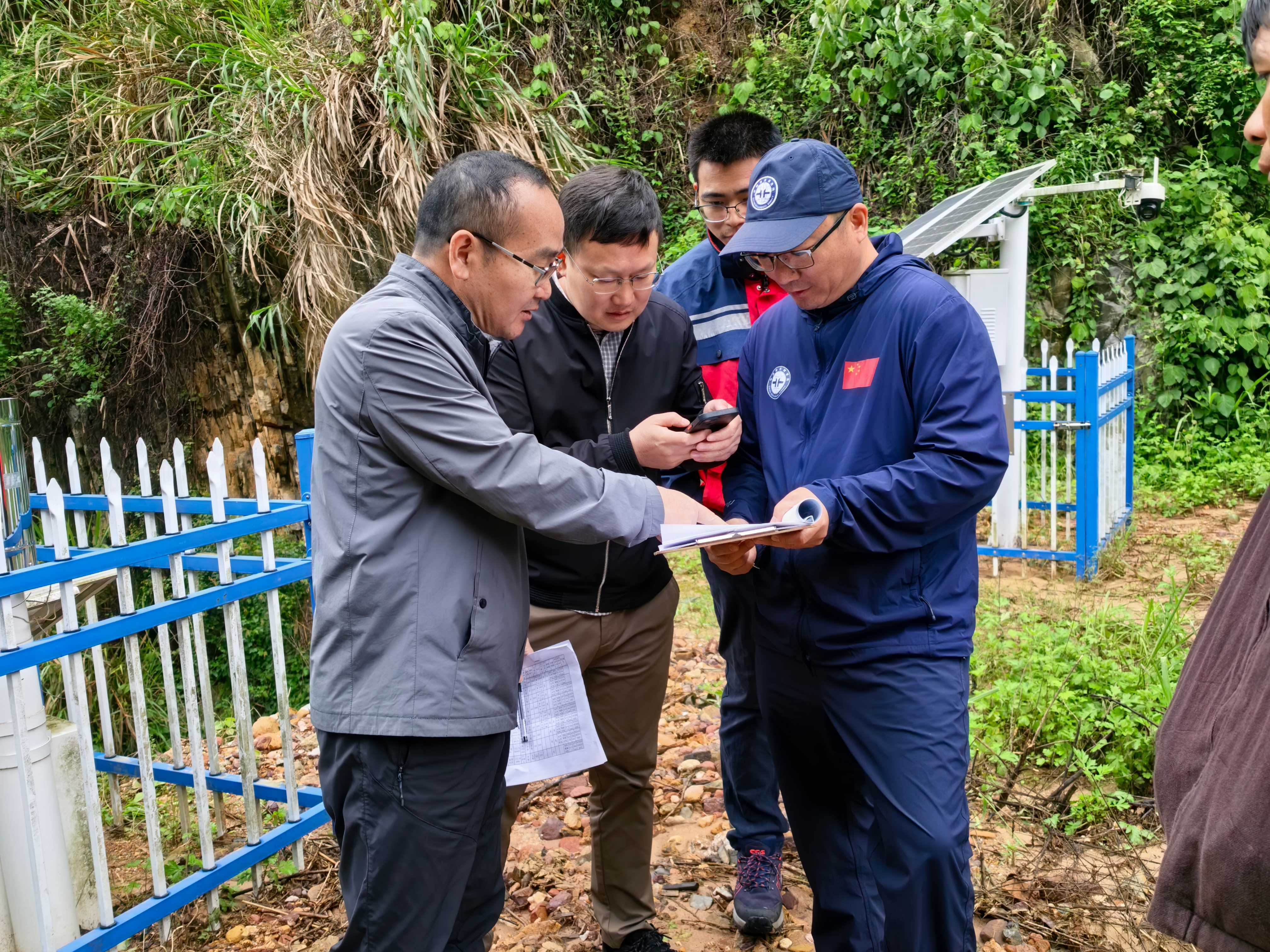 自然资源部专家组到湘潭开展地质灾害隐患现场核查  空间所作现场汇报