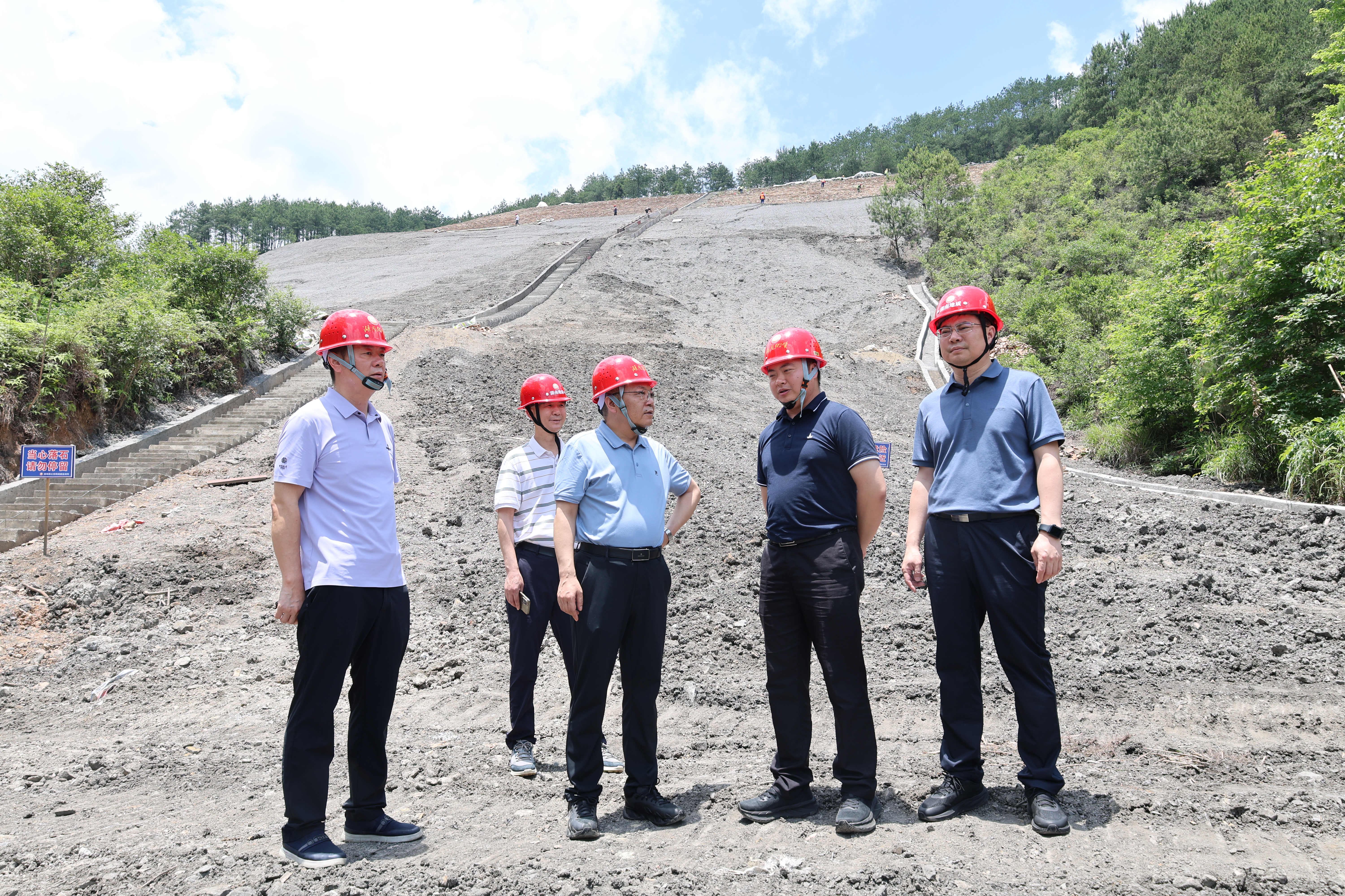 李晴日带队到空间所溆浦矿山废渣综合治理项目开展安全生产检查