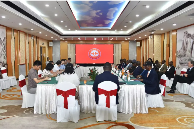 乘第四届中非经贸博览会东风 刚果（金）国家矿业代表团到访省遥感所商谈合作