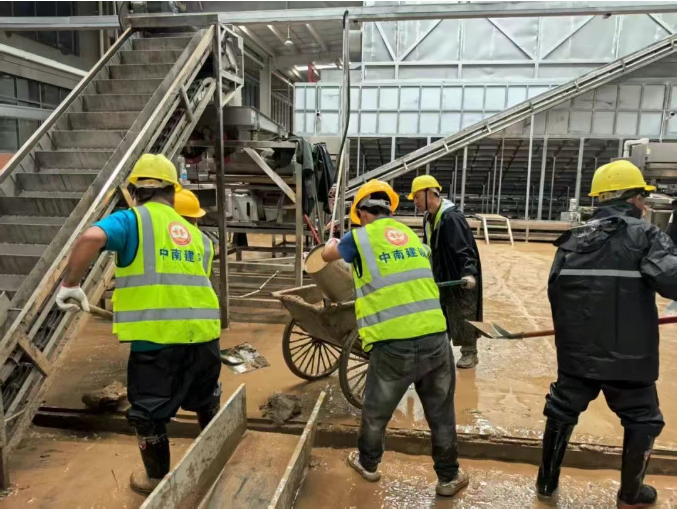 锦旗载誉传佳话 铁军担当映初心——中南建设驰援云县抗洪抢险获多方赞誉
